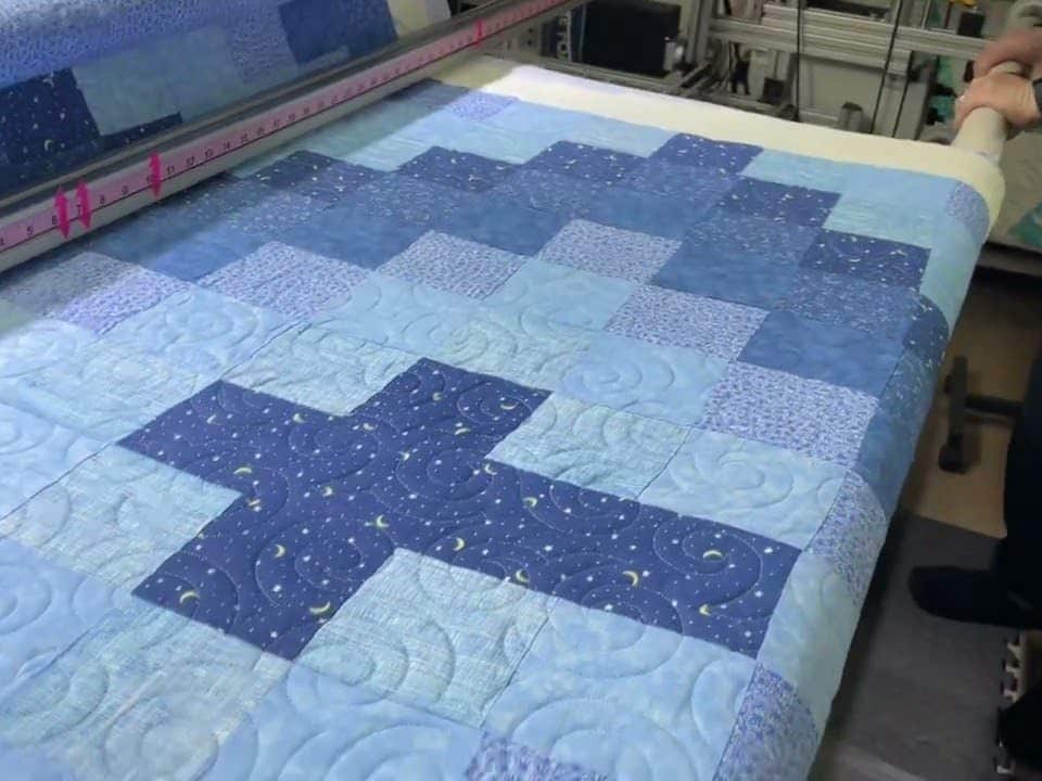 Ruth’s “Round The World” quilt - Longarm quilted by Maynard Longarm Quilting